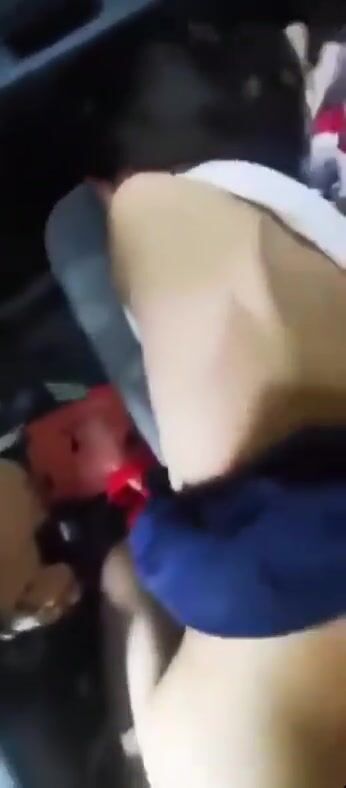 Ông chú nhờ đón em gái 16 tuổi đi học về, thằng anh họ đón đụ con bé dọc đường.